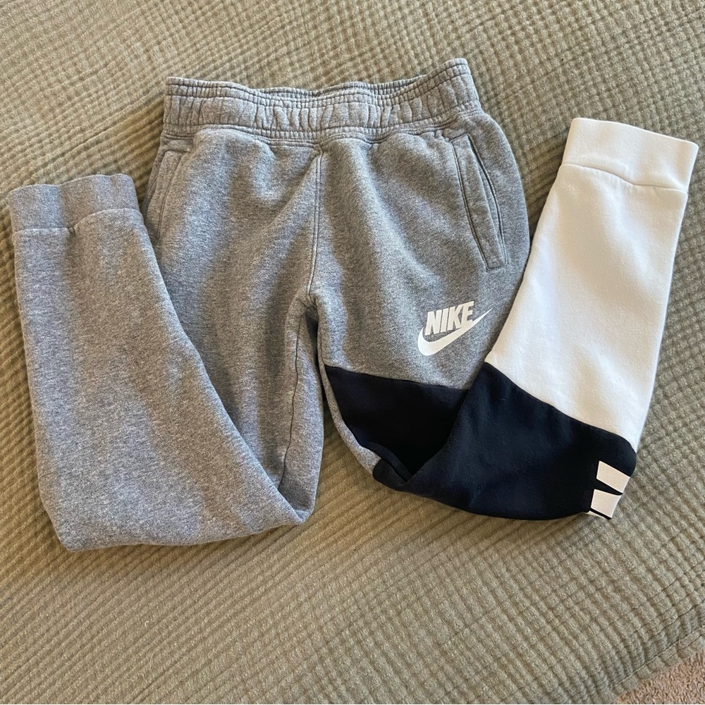 Nike boy's Gray and Black Joggers Size S - Picture 6 of 7
